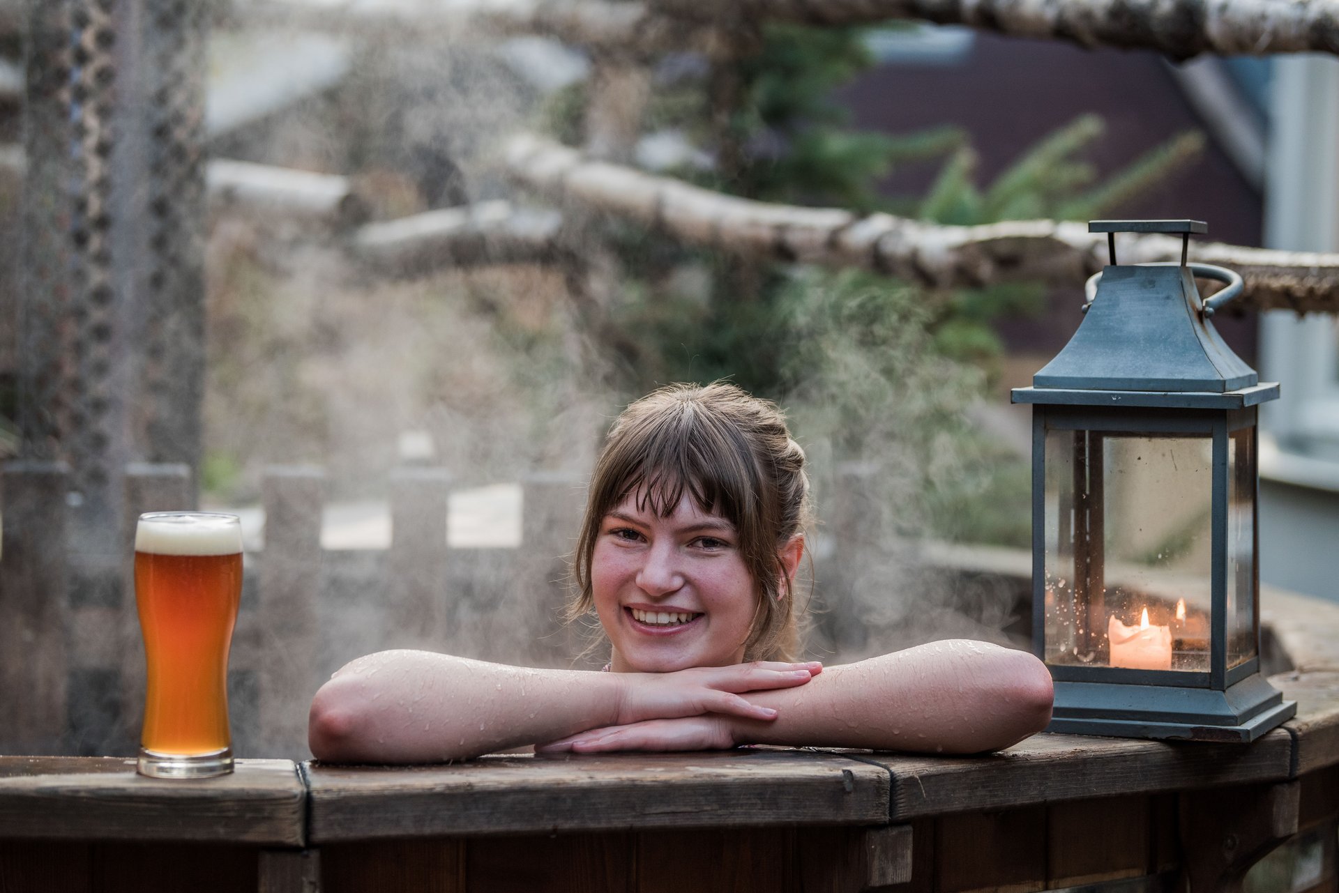 Nach der Winterwanderung stieg unser Model in den Badezuber in Schmilka in der Sächsischen Schweiz. Foto: Tourismusverband Sächsische Schweiz/Sebastian Thiel 